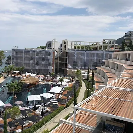 Marina Lux Apartament * Wlora